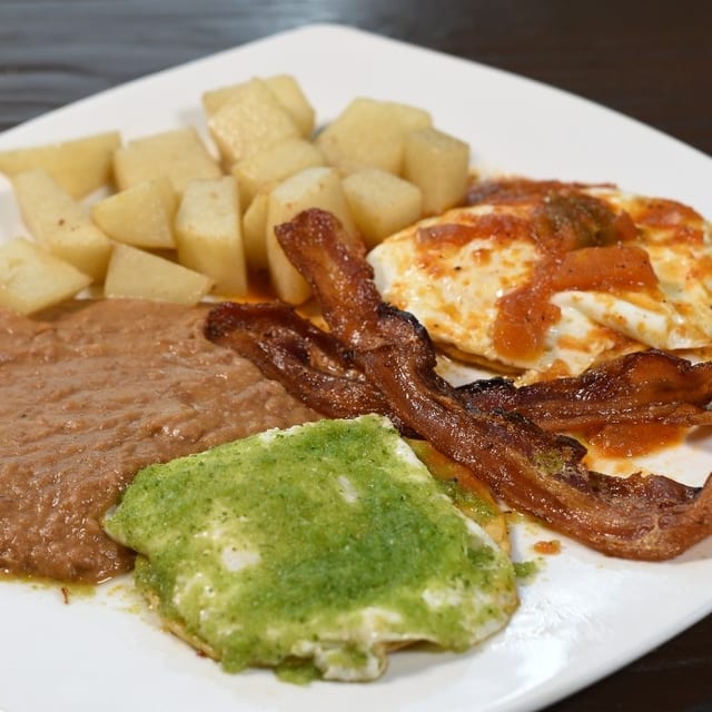 Huevos Divorciados.
